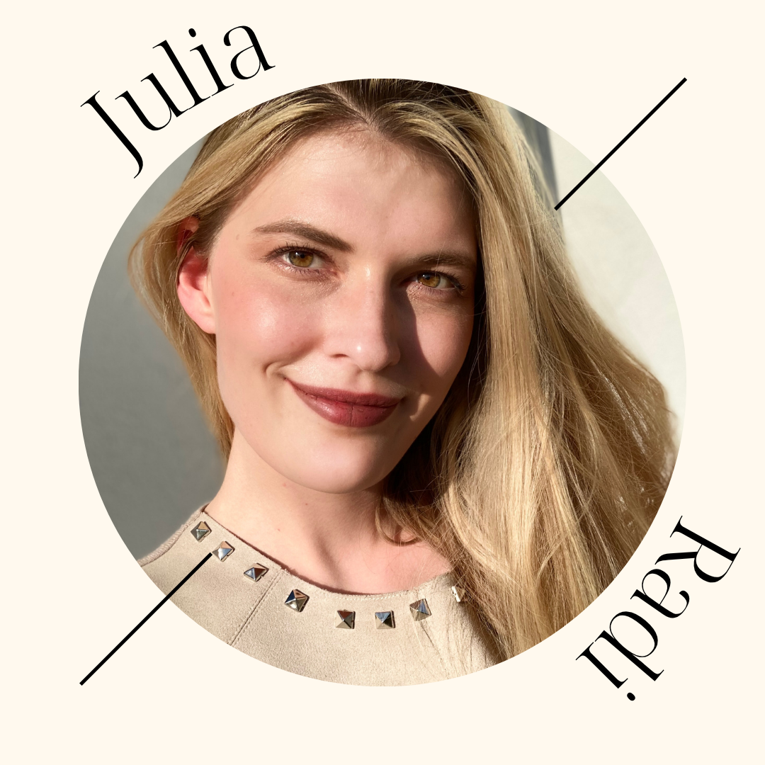 A photo of the author. A person with blonde hair and hazel eyes smiling at the camera, enclosed by a black circle and a line.